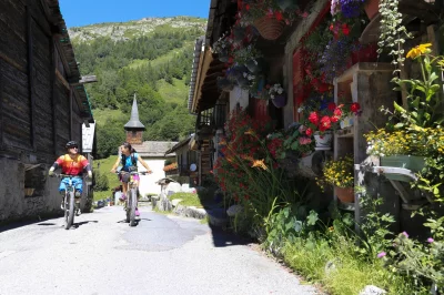 Chamonix Mont Blanc in estate in bici